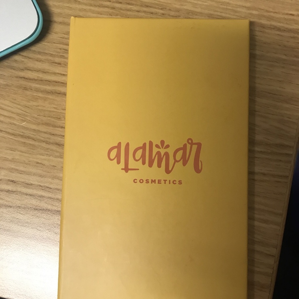Alamar makeup palette